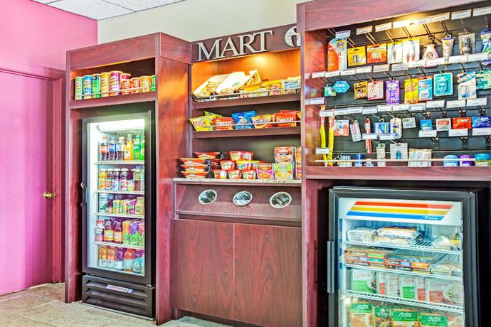 Imagen de los interiores del Hotel Ramada By Wyndham Rockaway. Foto 16