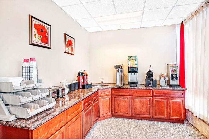 Imagen del bar/restaurante del Hotel Ramada By Wyndham Rockaway. Foto 5