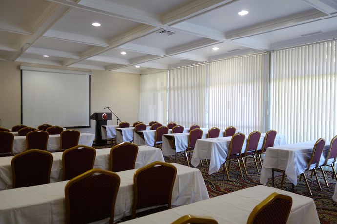 Imagen de los interiores del Hotel Ramada By Wyndham Sacramento. Foto 18