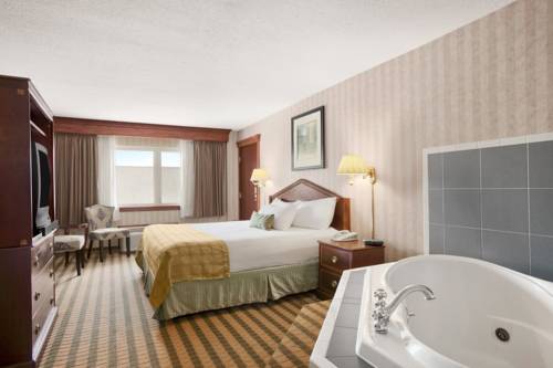 Imagen de la habitación del Hotel Ramada By Wyndham Saginaw and Suites. Foto 2