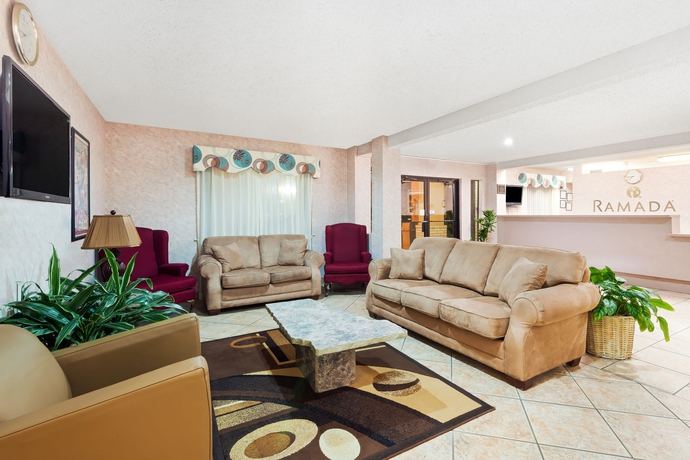 Imagen de los interiores del Hotel Ramada By Wyndham San Antonio Near Seaworld/lackland Afb. Foto 14