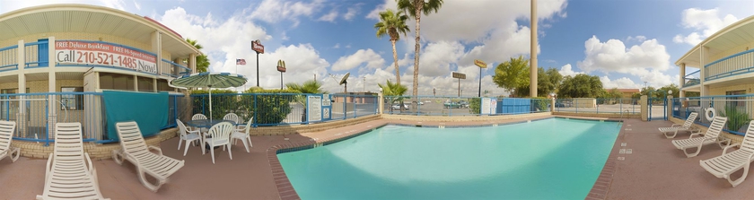 Imagen de la piscina del Hotel Ramada By Wyndham San Antonio Near Seaworld/lackland Afb. Foto 16