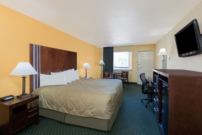 Imagen de la habitación del Hotel Ramada By Wyndham San Antonio Near Seaworld/lackland Afb. Foto 12