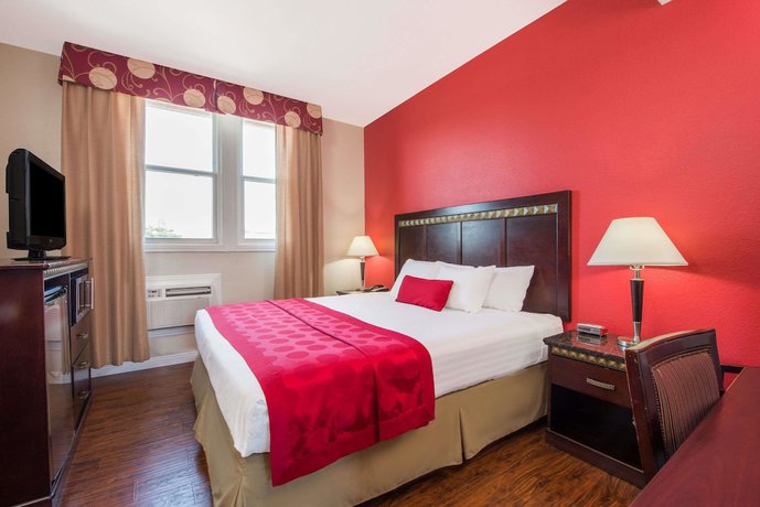 Imagen de la habitación del Hotel Ramada By Wyndham San Diego Airport. Foto 2