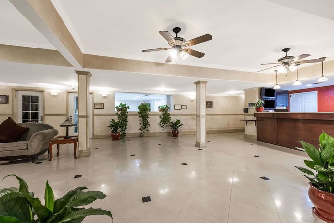 Imagen de los interiores del Hotel Ramada By Wyndham San Diego Airport. Foto 18