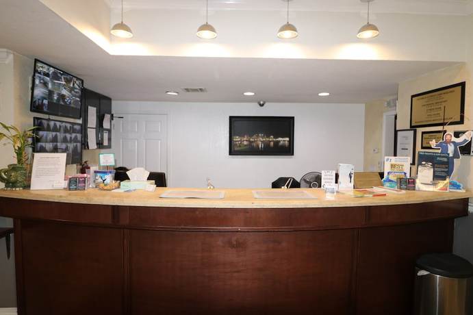 Imagen de los interiores del Hotel Ramada By Wyndham San Diego Airport. Foto 19