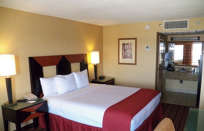 Imagen de la habitación del Hotel Ramada By Wyndham San Diego National City. Foto 10