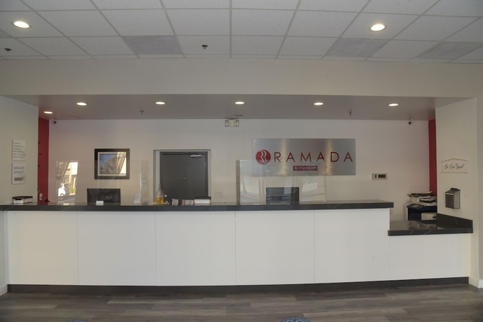 Imagen de los interiores del Hotel Ramada By Wyndham San Diego National City. Foto 18