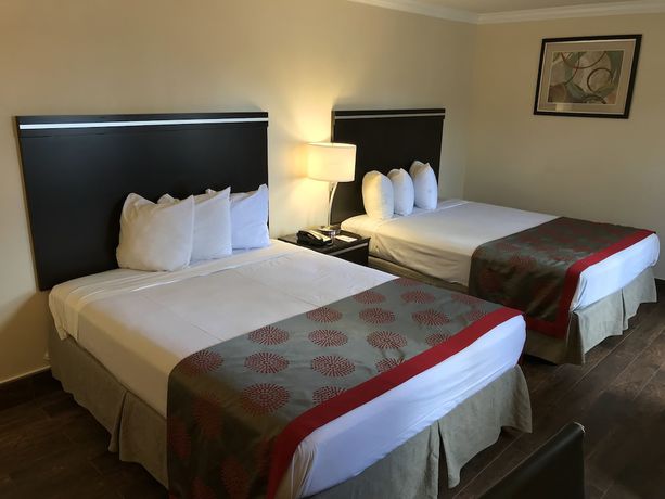 Imagen de la habitación del Hotel Ramada By Wyndham San Diego Poway Miramar. Foto 2