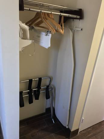 Imagen de la habitación del Hotel Ramada By Wyndham San Diego Poway Miramar. Foto 3
