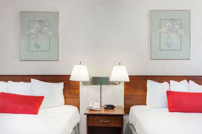 Imagen de la habitación del Hotel Ramada By Wyndham San Diego Poway Miramar. Foto 14