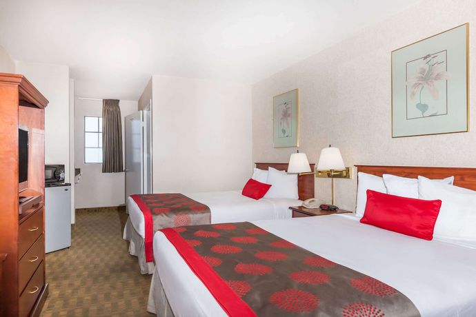 Imagen de la habitación del Hotel Ramada By Wyndham San Diego Poway Miramar. Foto 15