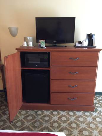 Imagen de la habitación del Hotel Ramada By Wyndham Santa Barbara. Foto 3