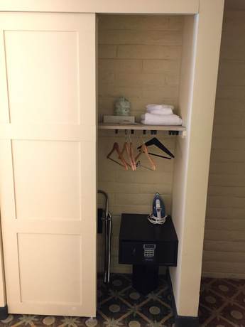 Imagen de la habitación del Hotel Ramada By Wyndham Santa Barbara. Foto 7