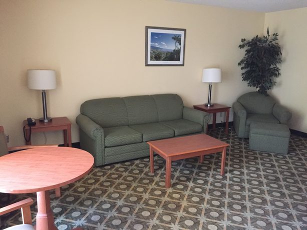 Imagen de la habitación del Hotel Ramada By Wyndham Santa Barbara. Foto 10