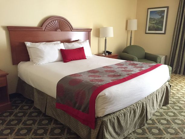 Imagen de la habitación del Hotel Ramada By Wyndham Santa Barbara. Foto 15