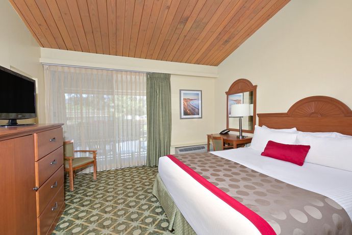 Imagen de la habitación del Hotel Ramada By Wyndham Santa Barbara. Foto 18