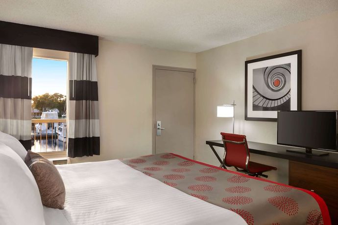 Imagen de la habitación del Hotel Ramada By Wyndham Sarasota Waterfront. Foto 5