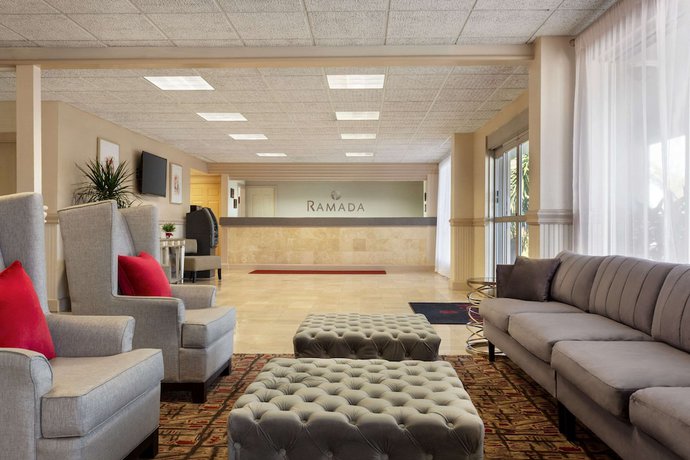 Imagen de los interiores del Hotel Ramada By Wyndham Sarasota Waterfront. Foto 19
