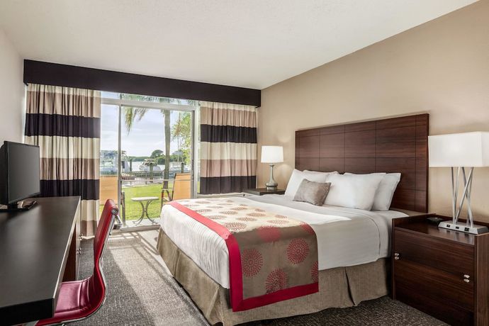 Imagen de la habitación del Hotel Ramada By Wyndham Sarasota Waterfront. Foto 13