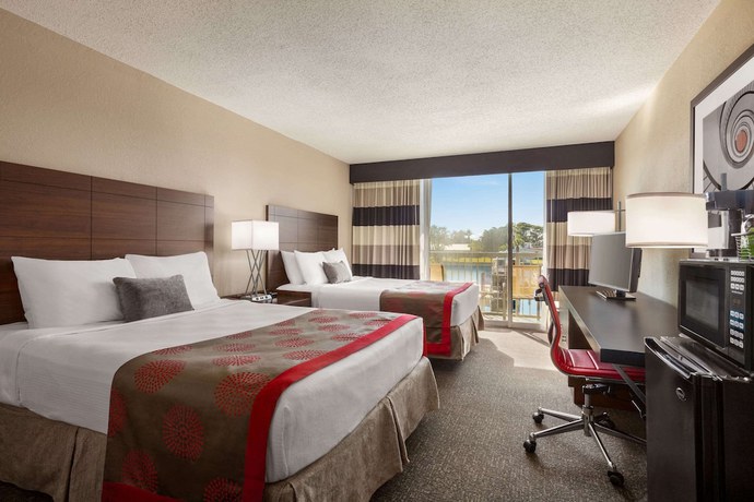 Imagen de la habitación del Hotel Ramada By Wyndham Sarasota Waterfront. Foto 15