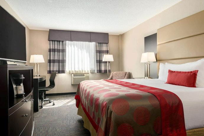 Imagen de la habitación del Hotel Ramada By Wyndham Saskatoon. Foto 6