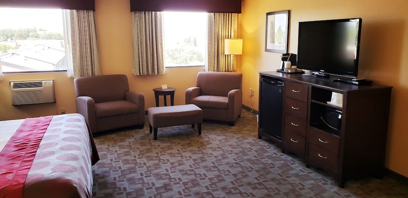 Imagen de la habitación del Hotel Ramada By Wyndham Saskatoon. Foto 9