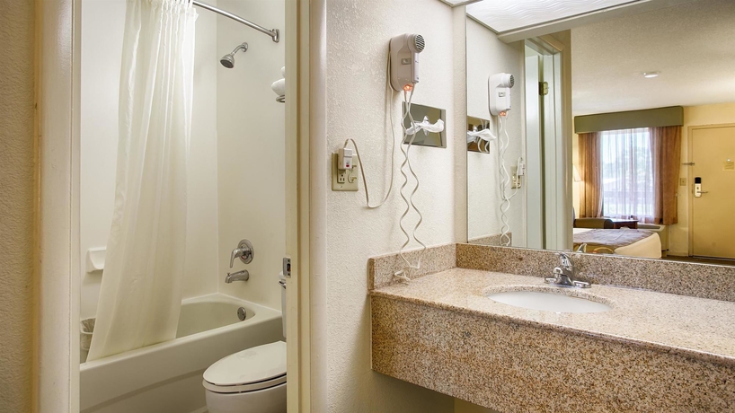Imagen de la habitación del Hotel Ramada By Wyndham Savannah Gateway. Foto 6