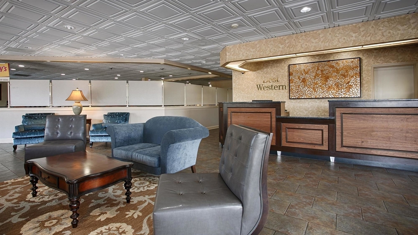 Imagen de los interiores del Hotel Ramada By Wyndham Savannah Gateway. Foto 9