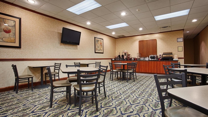 Imagen del bar/restaurante del Hotel Ramada By Wyndham Savannah Gateway. Foto 3