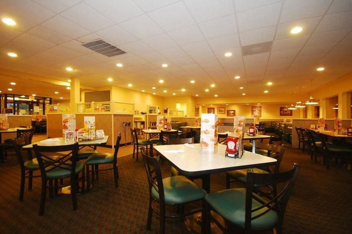 Imagen del bar/restaurante del Hotel Ramada By Wyndham Savannah Gateway. Foto 4