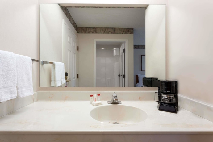 Imagen de la habitación del Hotel Ramada By Wyndham Seatac Airport North. Foto 8