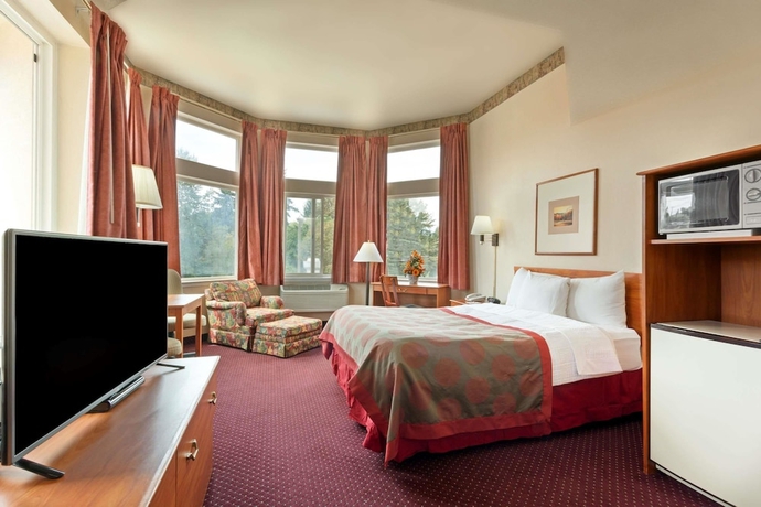 Imagen de la habitación del Hotel Ramada By Wyndham Seatac Airport North. Foto 11