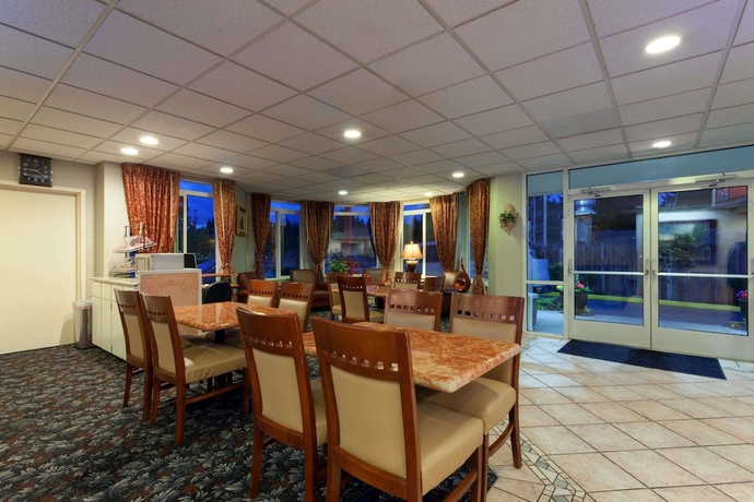 Imagen del bar/restaurante del Hotel Ramada By Wyndham Seatac Airport North. Foto 3