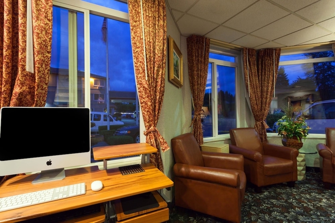 Imagen de los interiores del Hotel Ramada By Wyndham Seatac Airport North. Foto 16