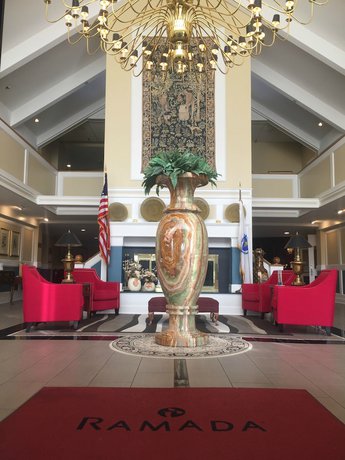 Imagen del bar/restaurante del Hotel Ramada By Wyndham Seekonk Providence Area. Foto 2