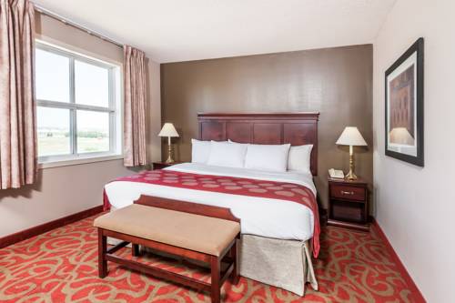 Imagen de la habitación del Hotel Ramada By Wyndham Sherwood Park. Foto 13
