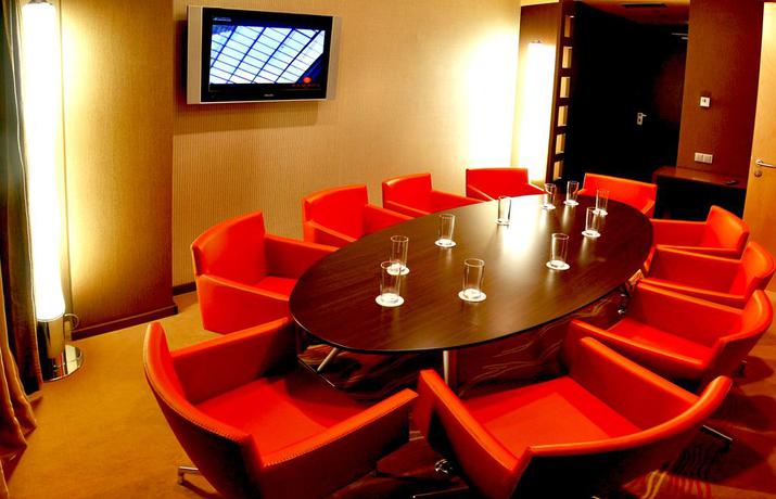 Imagen de los interiores del Hotel Ramada By Wyndham Sibiu. Foto 8