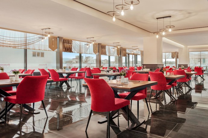 Imagen del bar/restaurante del Hotel Ramada By Wyndham Sivas. Foto 6