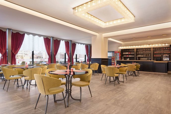 Imagen del bar/restaurante del Hotel Ramada By Wyndham Sivas. Foto 8