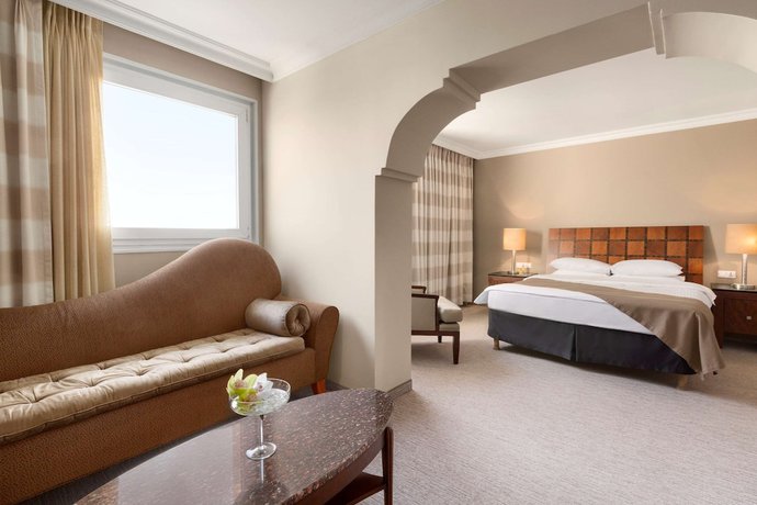 Imagen de la habitación del Hotel Ramada By Wyndham Sofia City Center. Foto 10