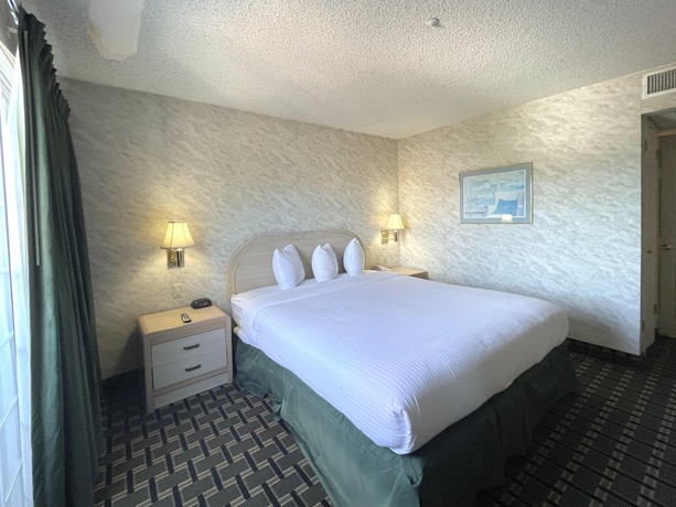 Imagen de la habitación del Hotel Ramada By Wyndham South El Monte. Foto 2