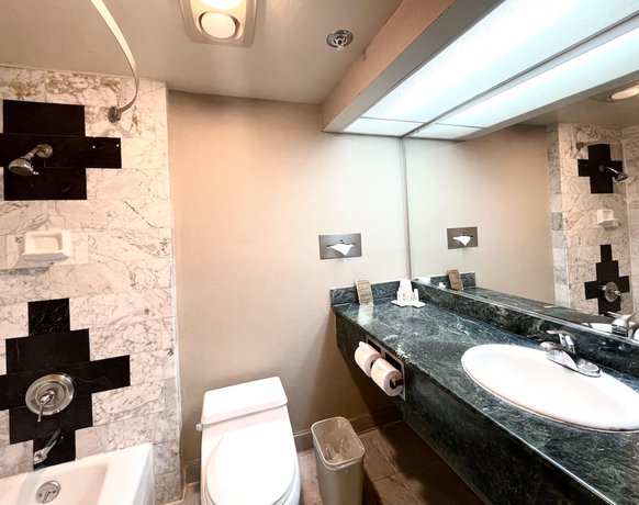 Imagen de la habitación del Hotel Ramada By Wyndham South El Monte. Foto 6
