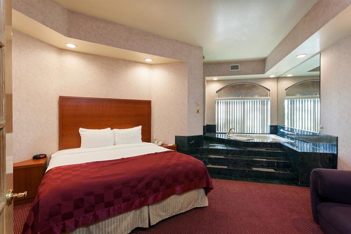 Imagen de la habitación del Hotel Ramada By Wyndham South El Monte. Foto 11