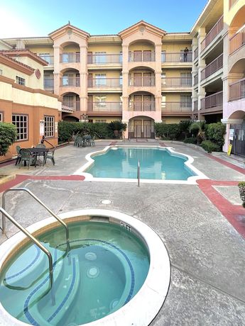 Imagen de la piscina del Hotel Ramada By Wyndham South El Monte. Foto 20