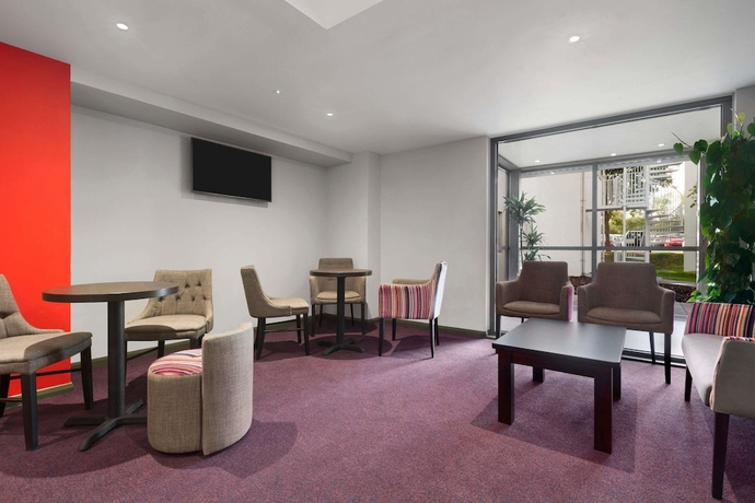 Imagen de los interiores del Hotel Ramada By Wyndham South Mimms M25. Foto 18