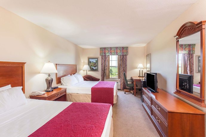 Imagen de la habitación del Hotel Ramada By Wyndham Sparta/at Speedway. Foto 4