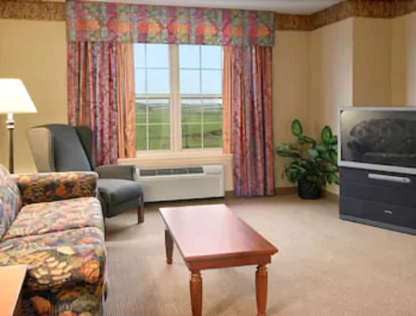 Imagen de la habitación del Hotel Ramada By Wyndham Sparta/at Speedway. Foto 8