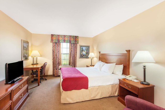 Imagen de la habitación del Hotel Ramada By Wyndham Sparta/at Speedway. Foto 9