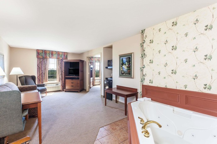 Imagen de la habitación del Hotel Ramada By Wyndham Sparta/at Speedway. Foto 11